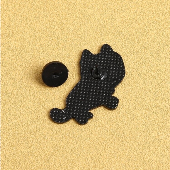 🐈 Adorable Kitty Cat Facemask Enamel Brooch Pin 🐈‍⬛ - Picture 3 of 3